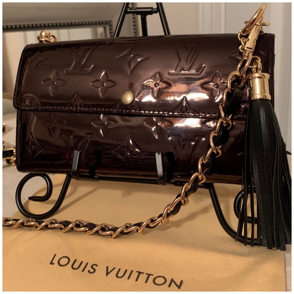 Louis Vuitton Handbags - Louis Vuitton Sarah Wallet on Chain Crossbody